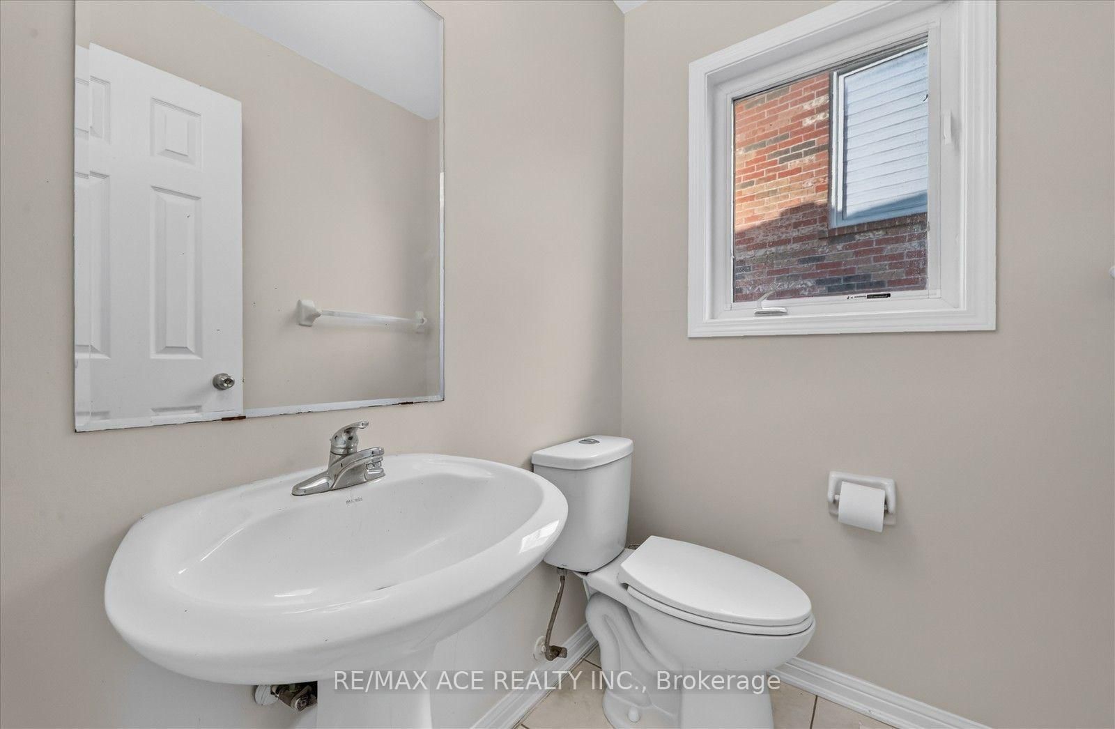 23 Harry Sanders Avenue • Whitchurch-Stouffville, ON photo 10