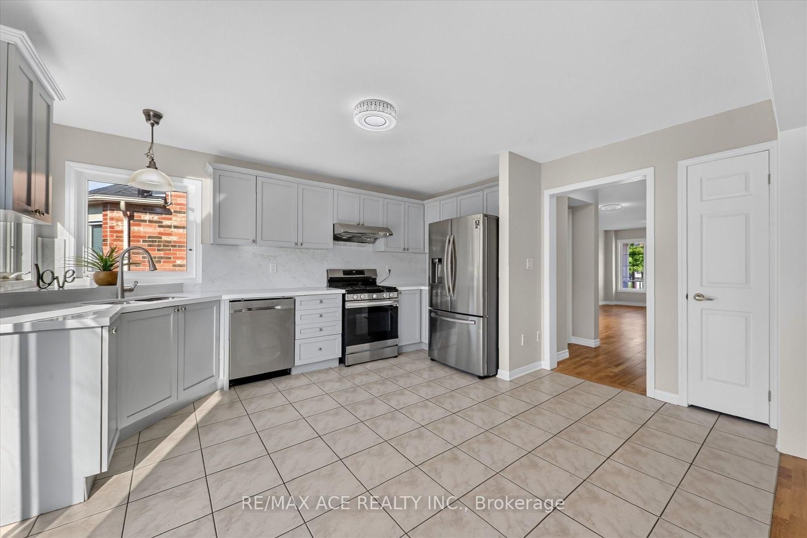 23 Harry Sanders Avenue • Whitchurch-Stouffville, ON photo 12
