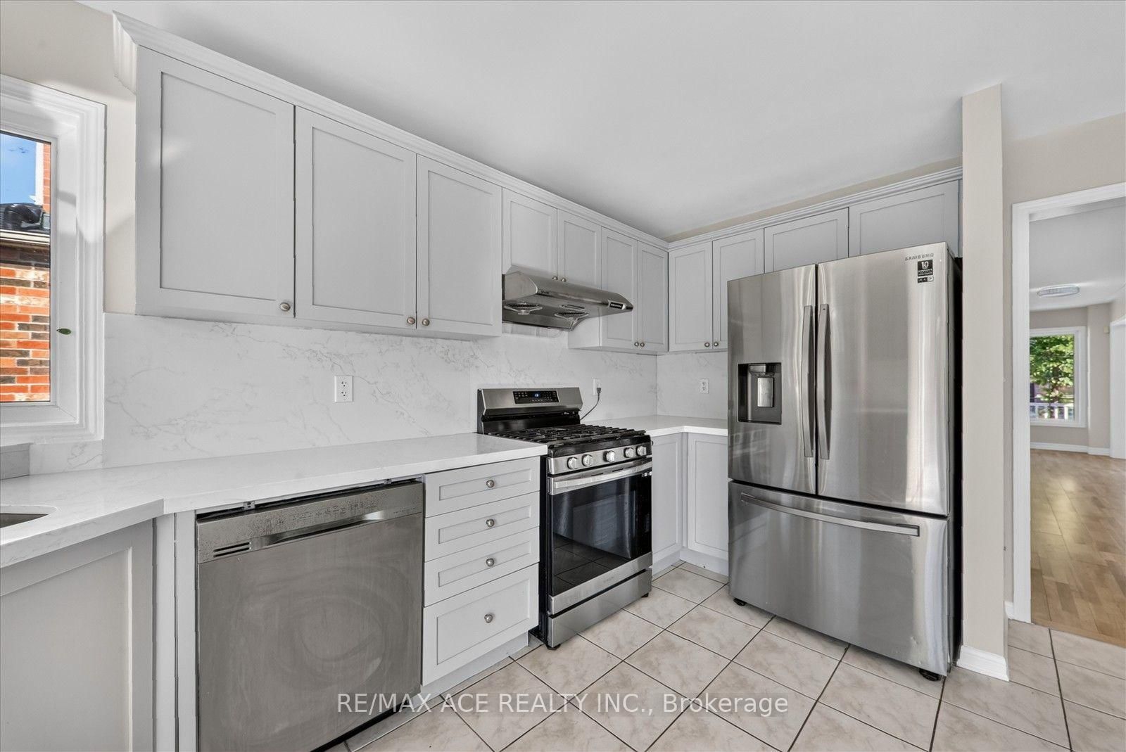 23 Harry Sanders Avenue • Whitchurch-Stouffville, ON photo 13