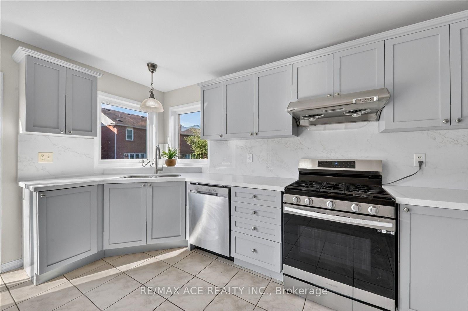 23 Harry Sanders Avenue • Whitchurch-Stouffville, ON photo 14