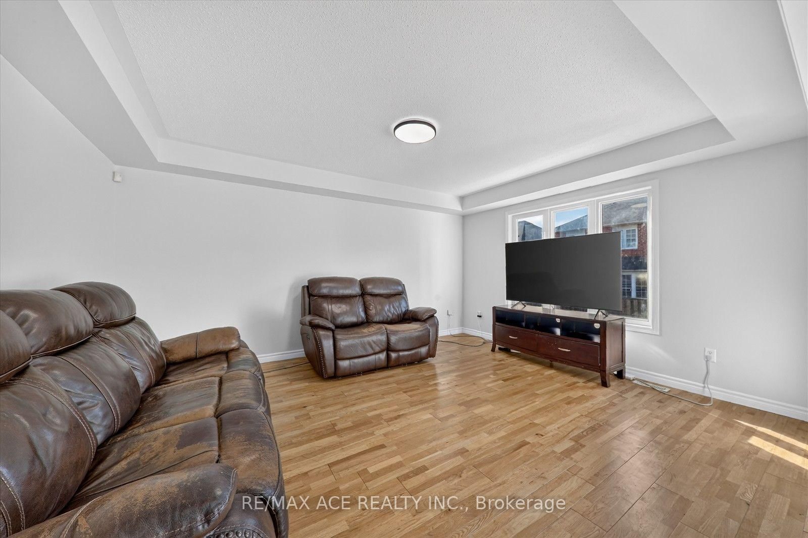 23 Harry Sanders Avenue • Whitchurch-Stouffville, ON photo 15