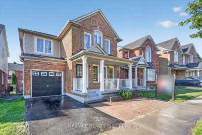 23 Harry Sanders Avenue • Whitchurch-Stouffville, ON photo 2