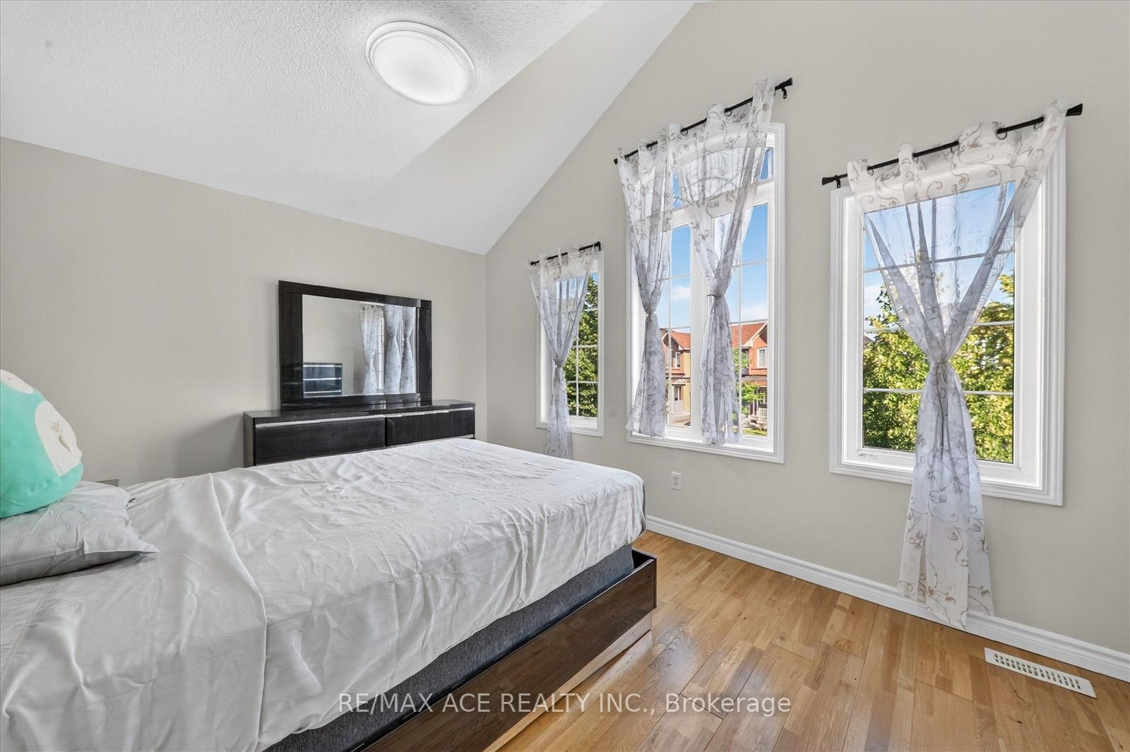 23 Harry Sanders Avenue • Whitchurch-Stouffville, ON photo 26