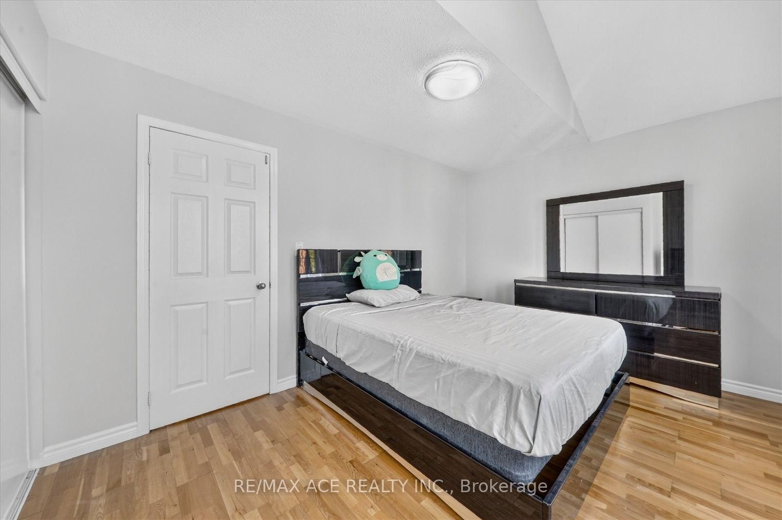 23 Harry Sanders Avenue • Whitchurch-Stouffville, ON photo 27