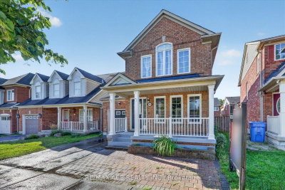 23 Harry Sanders Avenue • Whitchurch-Stouffville, ON photo 3