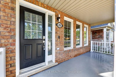 23 Harry Sanders Avenue • Whitchurch-Stouffville, ON photo 4