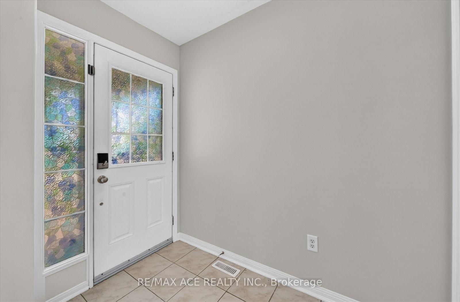 23 Harry Sanders Avenue • Whitchurch-Stouffville, ON photo 5