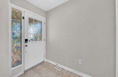 23 Harry Sanders Avenue • Whitchurch-Stouffville, ON photo 5