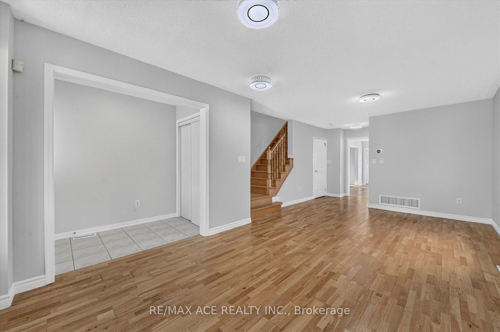 23 Harry Sanders Avenue • Whitchurch-Stouffville, ON photo 7