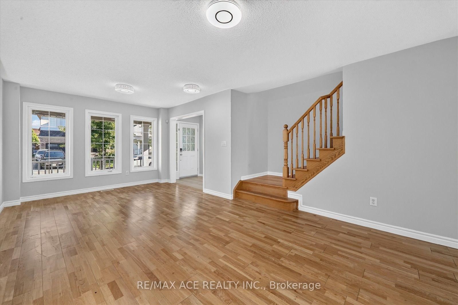 23 Harry Sanders Avenue • Whitchurch-Stouffville, ON photo 8