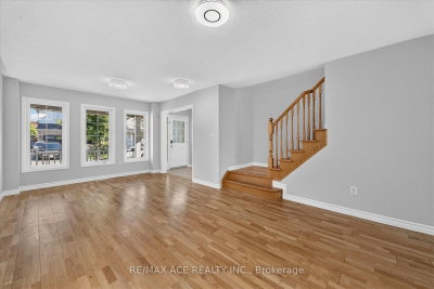 23 Harry Sanders Avenue • Whitchurch-Stouffville, ON photo 8
