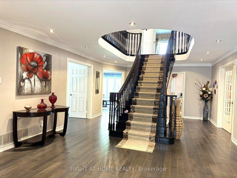 6 Cowles Court