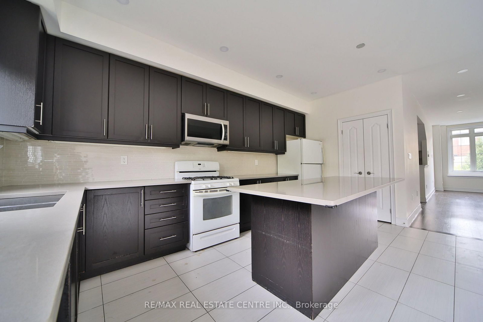 211 Appleton Court • Newmarket, ON photo 10