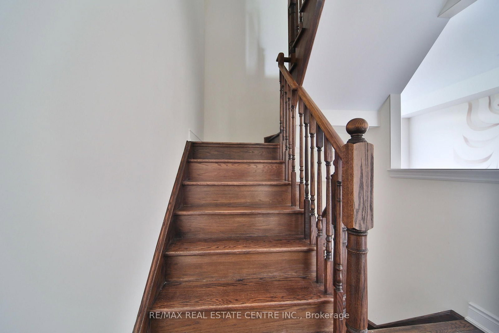 211 Appleton Court • Newmarket, ON photo 13