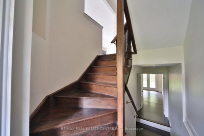 211 Appleton Court • Newmarket, ON photo 5
