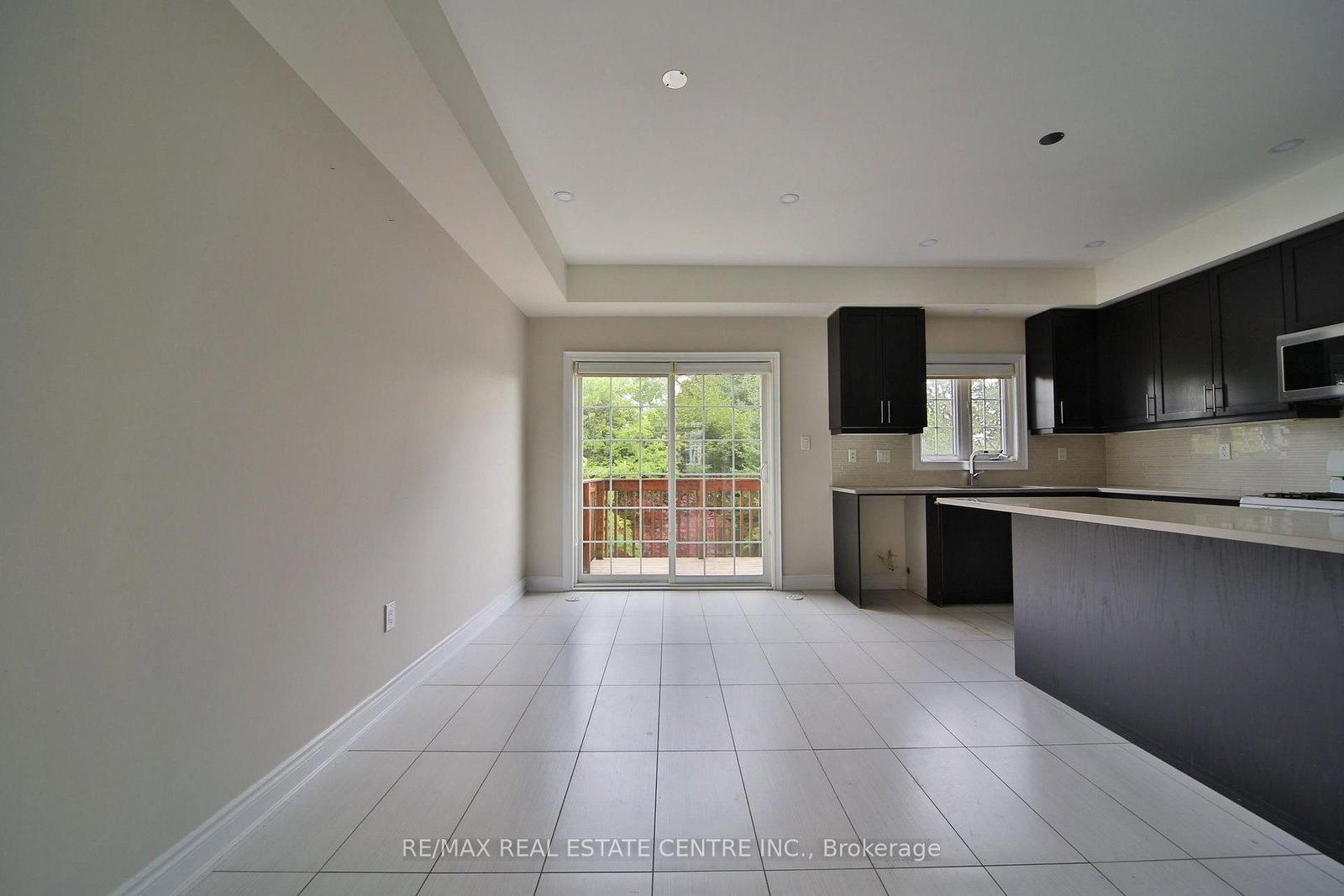 211 Appleton Court • Newmarket, ON photo 8