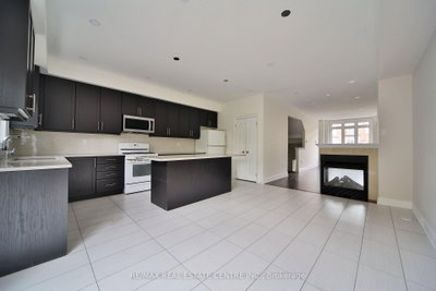 211 Appleton Court • Newmarket, ON photo 9