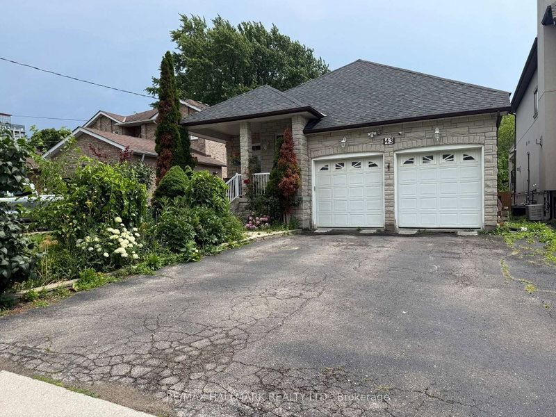 43 Oak Avenue