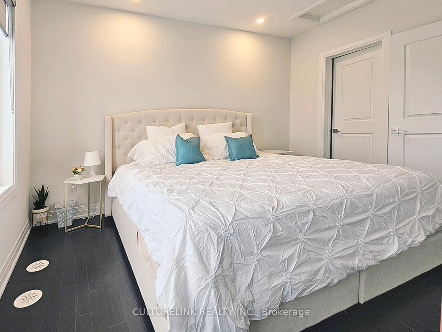 551 New England Court • Newmarket, ON photo 17