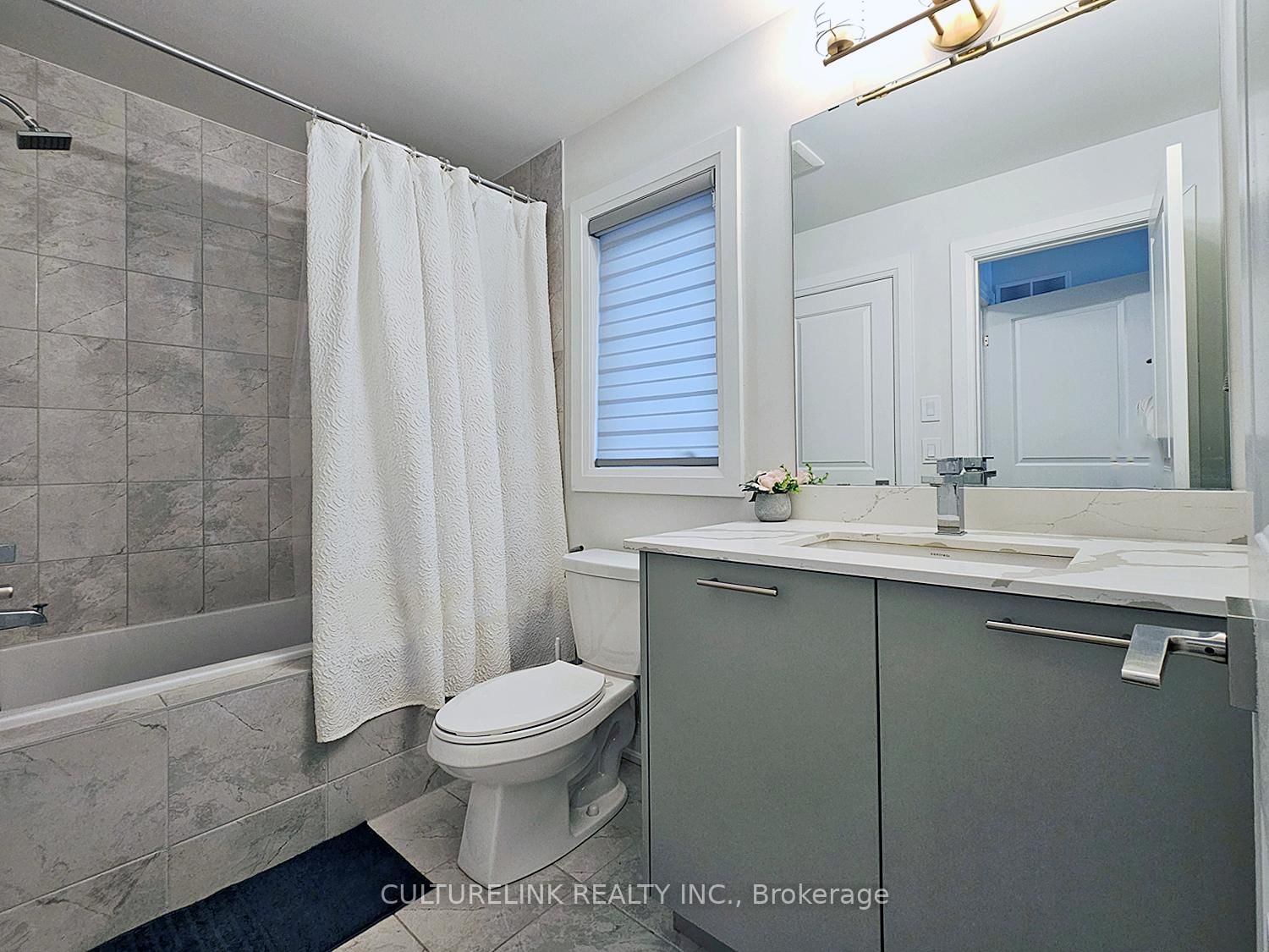 551 New England Court • Newmarket, ON photo 25