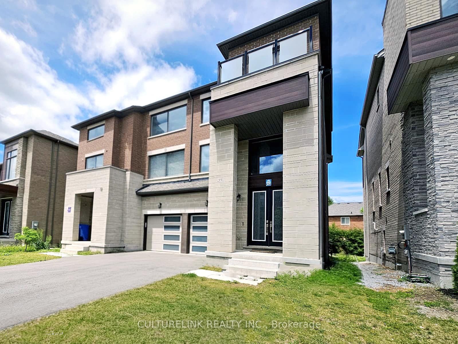 551 New England Court • Newmarket, ON photo 3
