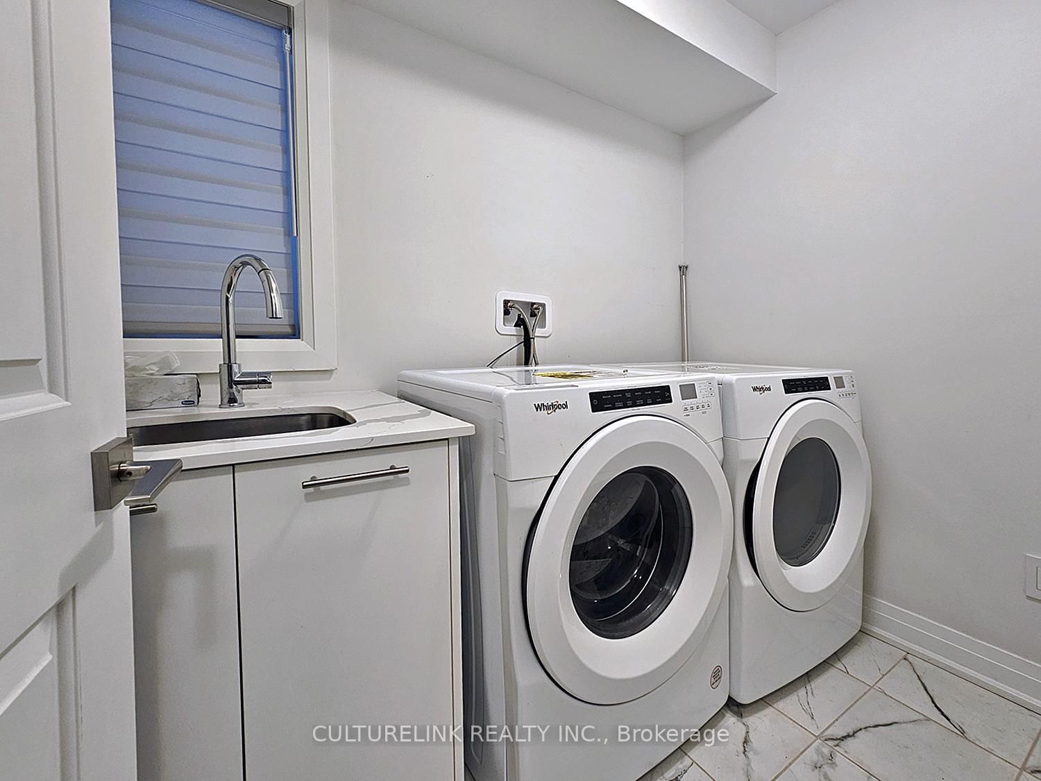551 New England Court • Newmarket, ON photo 31