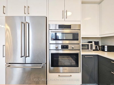 551 New England Court • Newmarket, ON photo 9