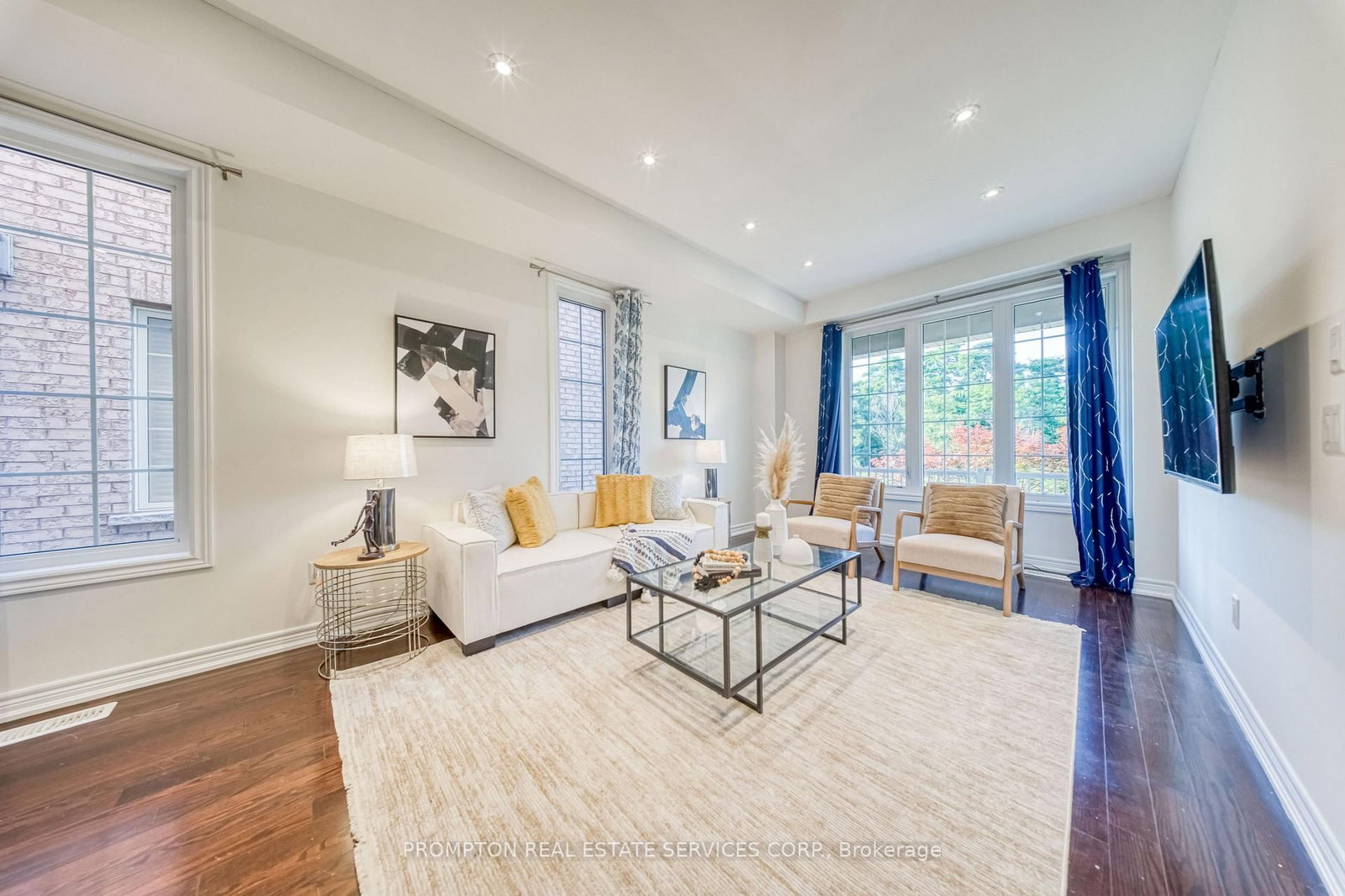 2762 Donald Cousens Parkway • Markham, ON photo 2