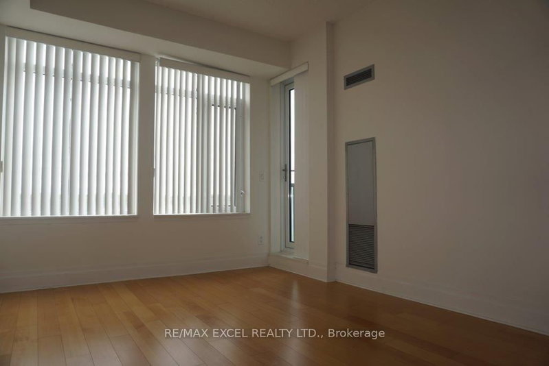 312 - 151 Upper Duke Crescent