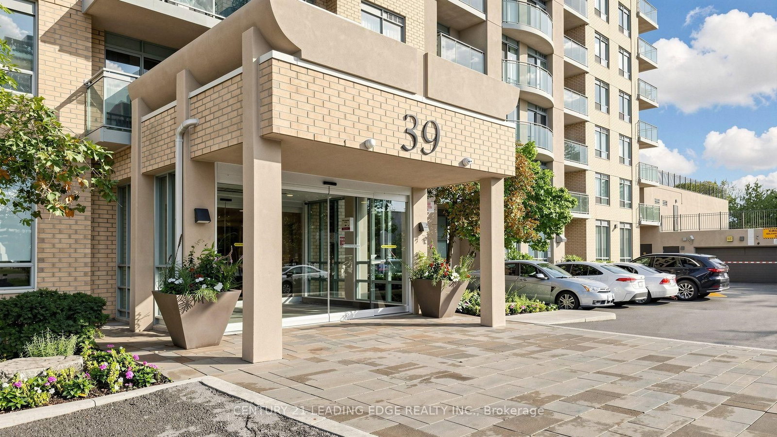 39 Oneida Crescent • #212 • Richmond Hill, ON photo 2