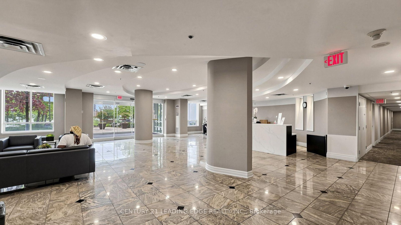 39 Oneida Crescent • #212 • Richmond Hill, ON photo 4
