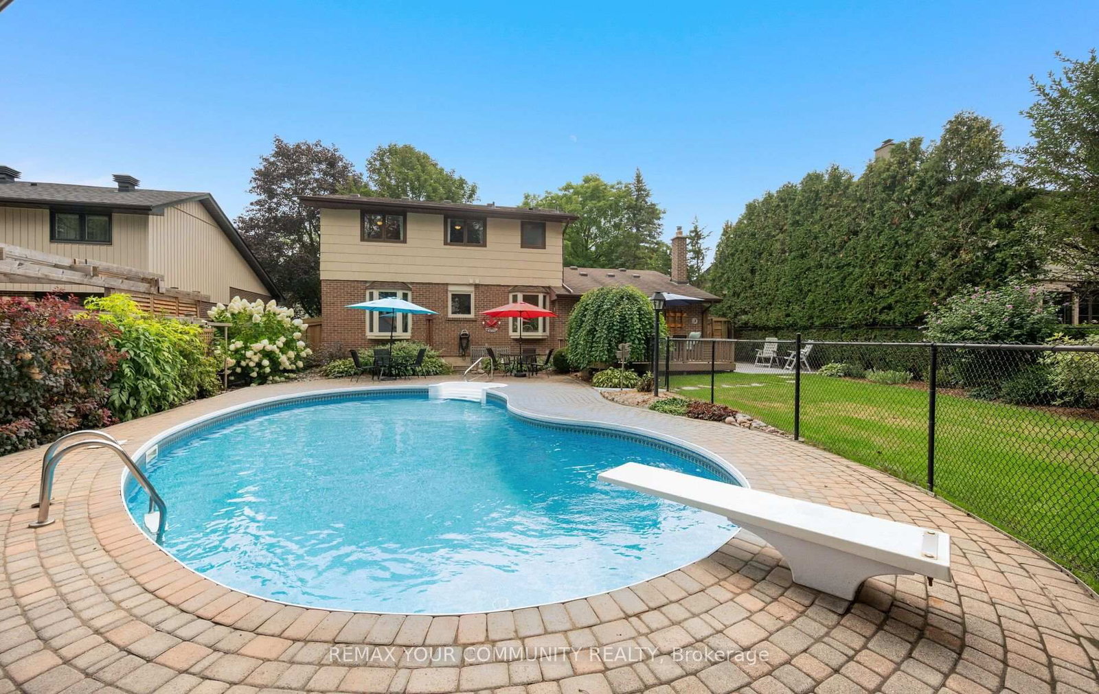 10 Glenview Drive • Aurora, ON photo 28