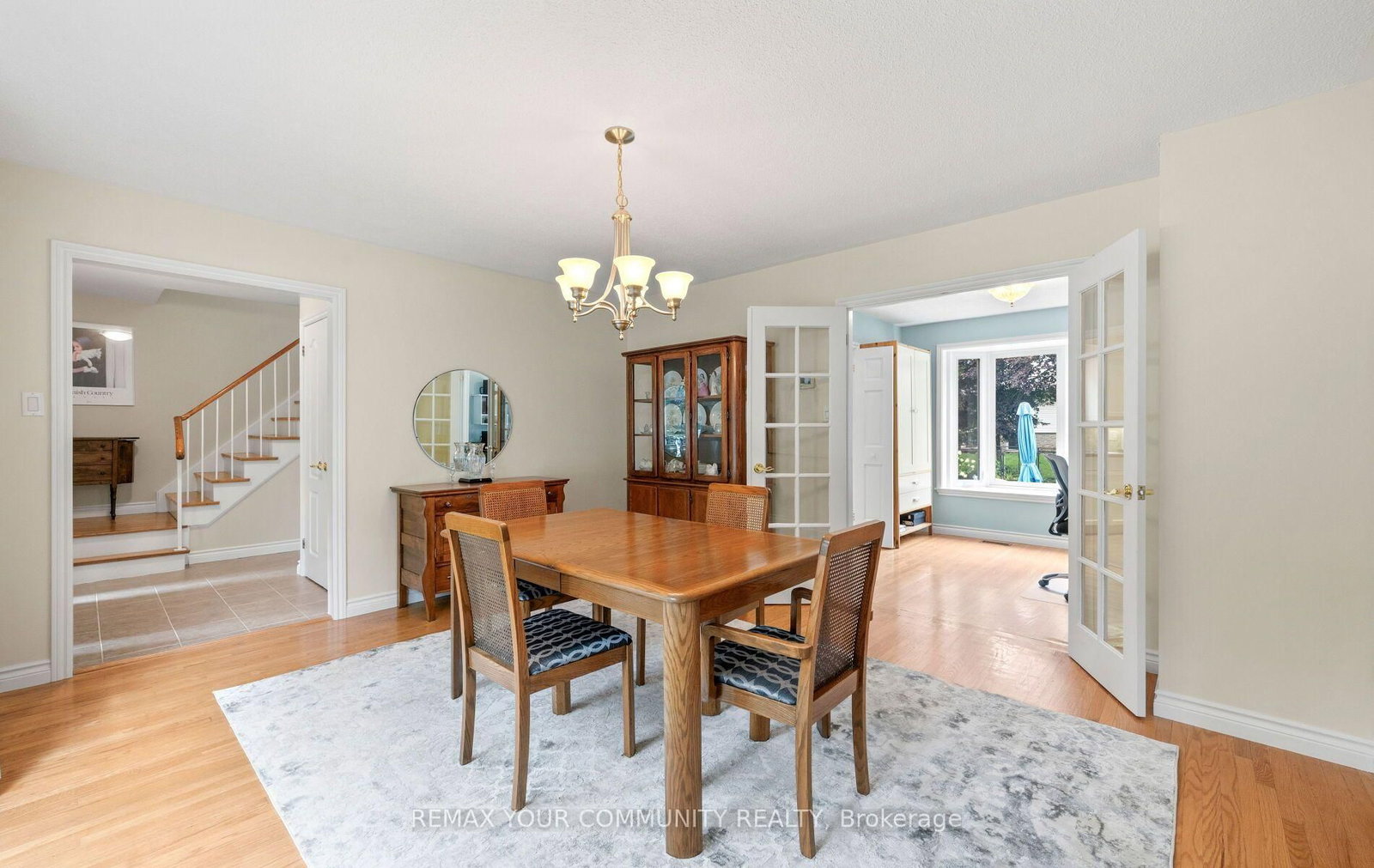 10 Glenview Drive • Aurora, ON photo 5