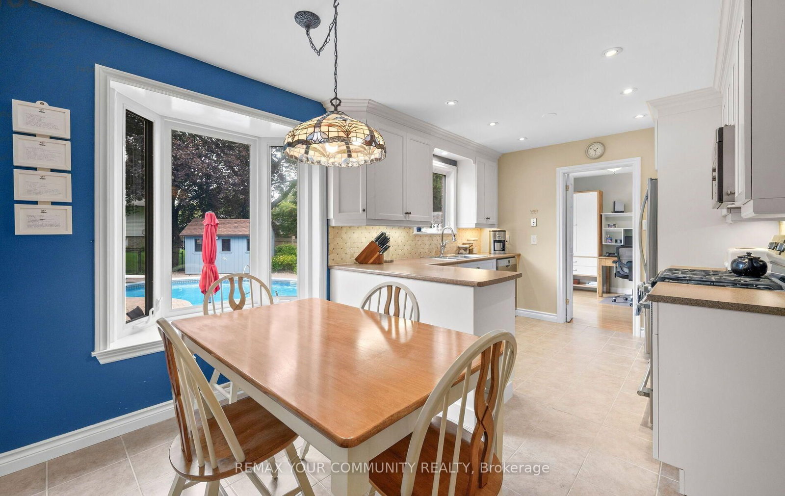10 Glenview Drive • Aurora, ON photo 9