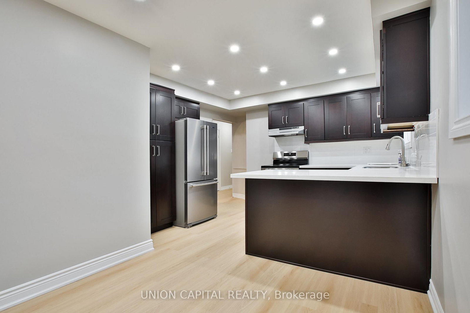 Upper - 131 Romfield Circuit, Markham 3