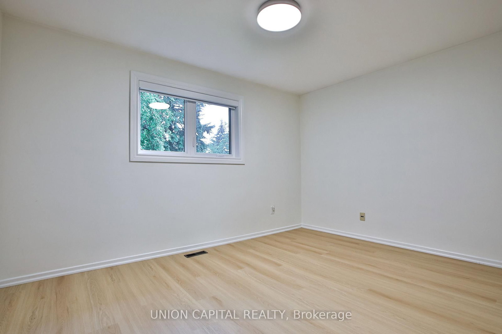 Upper - 131 Romfield Circuit, Markham 5