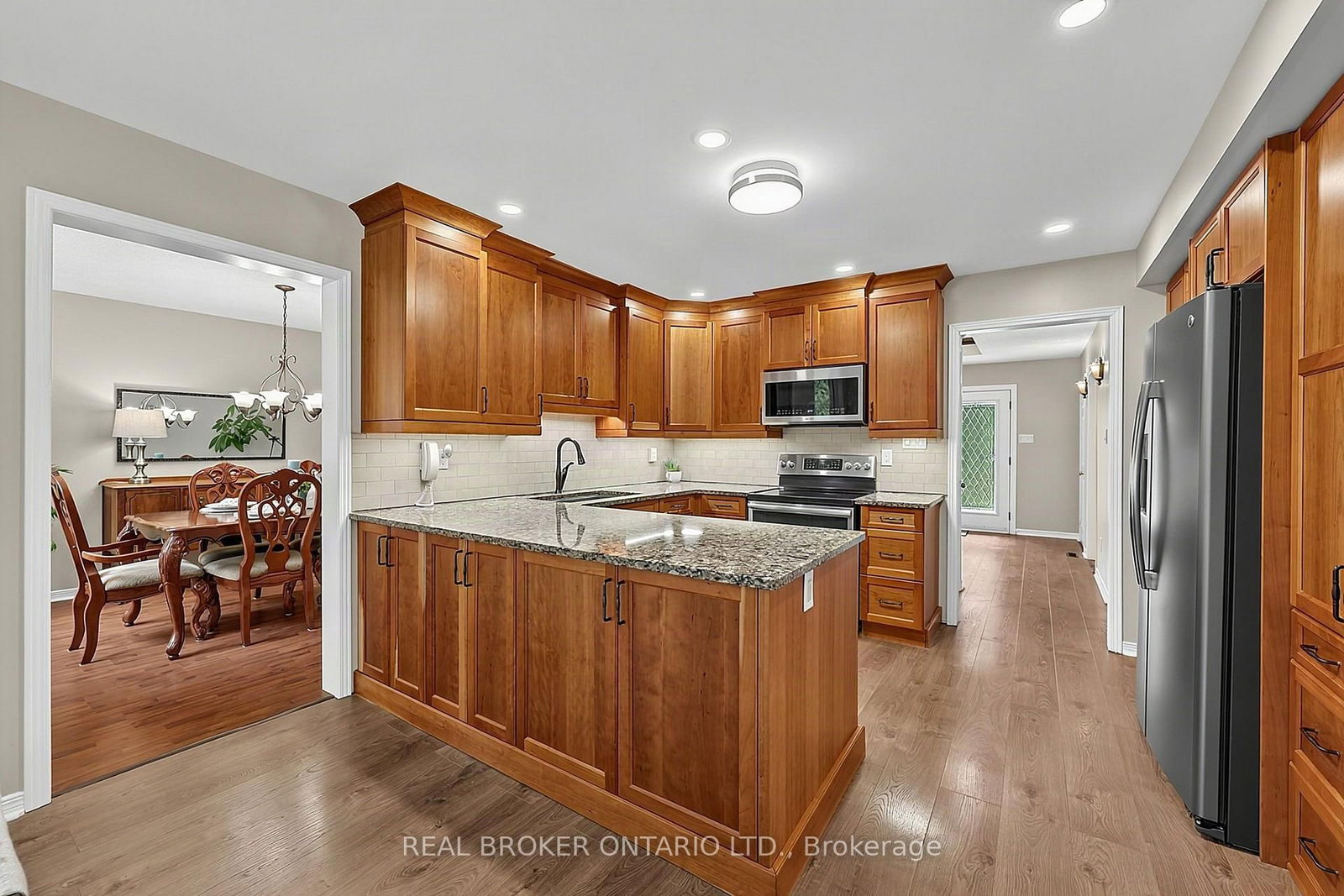 2 Amberglen Court • East Gwillimbury, ON photo 15