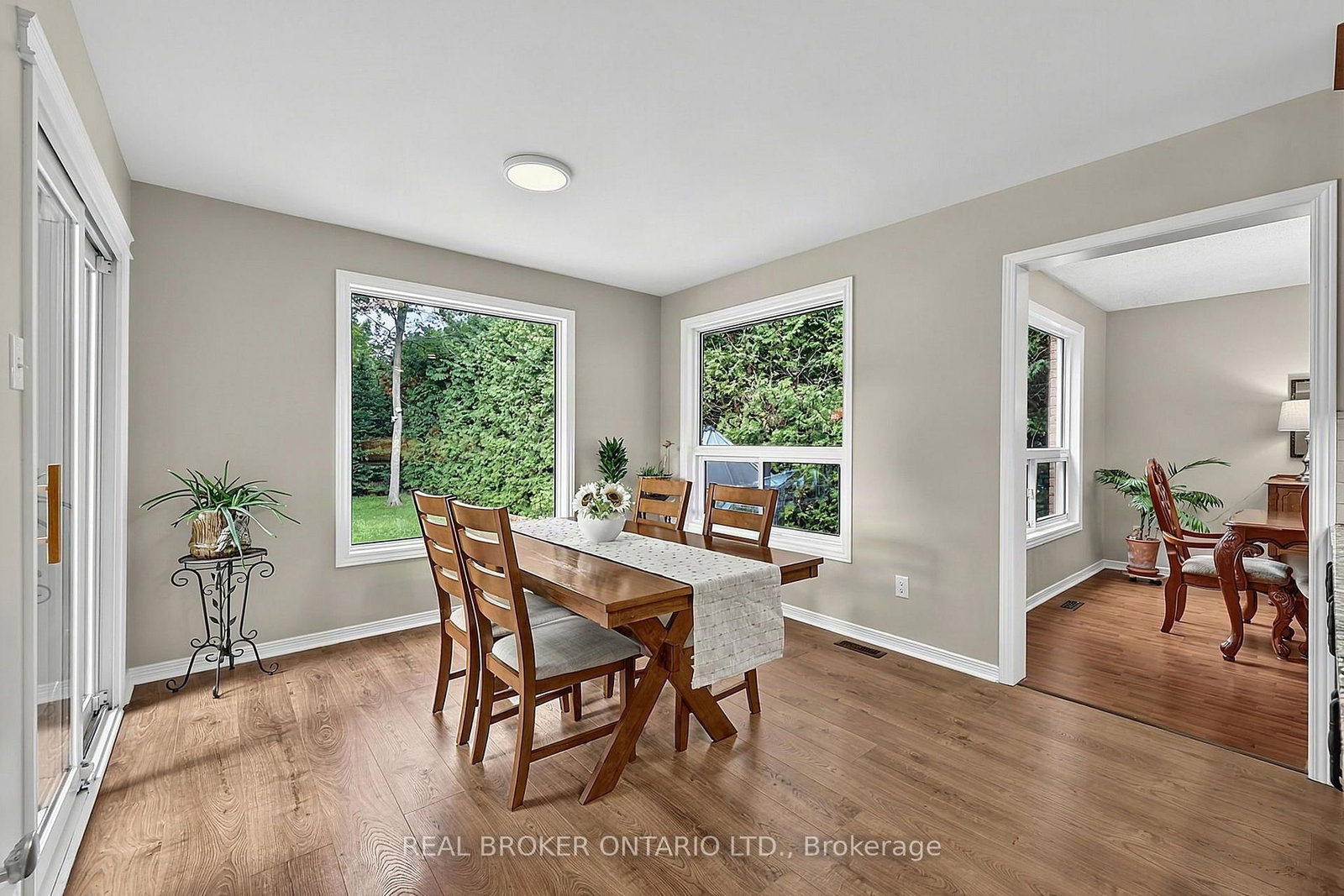 2 Amberglen Court • East Gwillimbury, ON photo 16