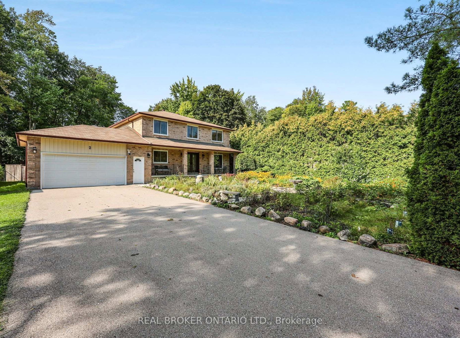 2 Amberglen Court