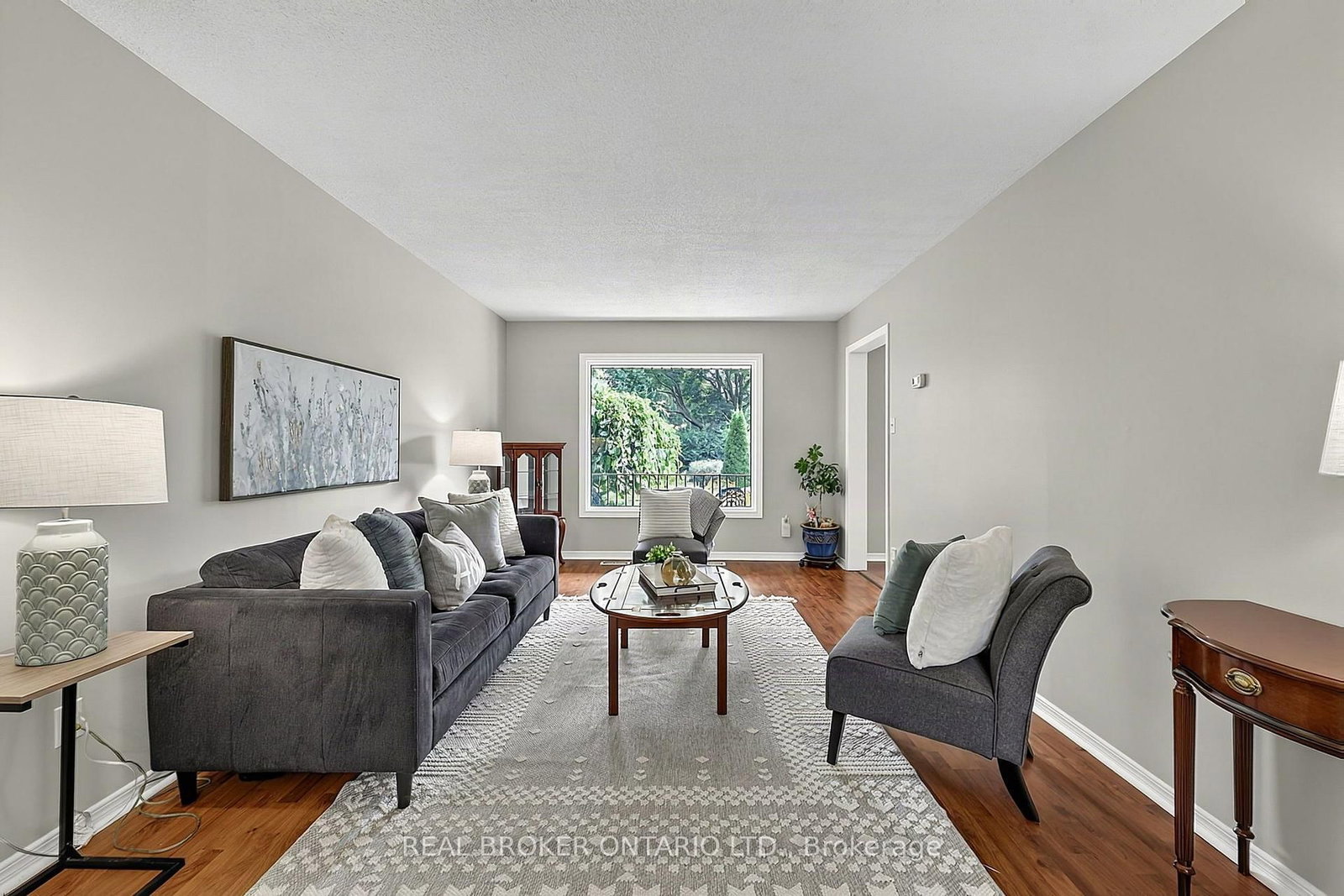 2 Amberglen Court • East Gwillimbury, ON photo 5