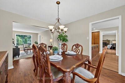 2 Amberglen Court • East Gwillimbury, ON photo 8