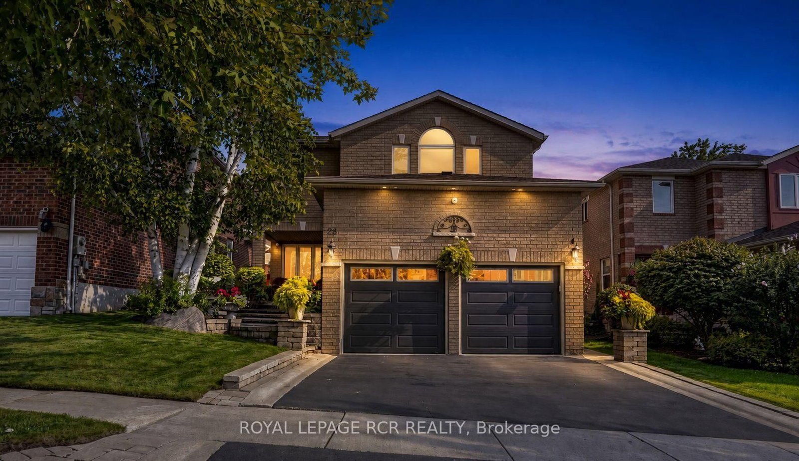 28 Roughley Street • Bradford West Gwillimbury, ON photo 2
