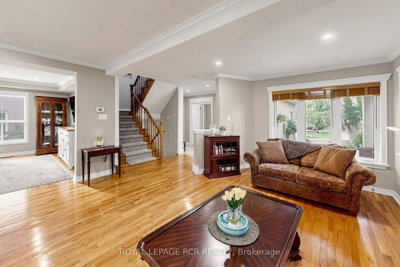 28 Roughley Street • Bradford West Gwillimbury, ON photo 4