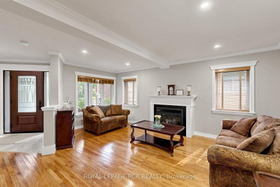 28 Roughley Street • Bradford West Gwillimbury, ON photo 5