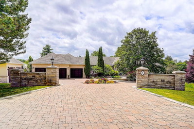 Detached House for sale at 8 Alm Court, Aurora, Ontario, L4G 6W7 - Aurora Estates - MLS: N13742258