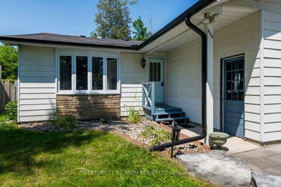 922 Elizabeth Avenue • Innisfil, ON photo 2