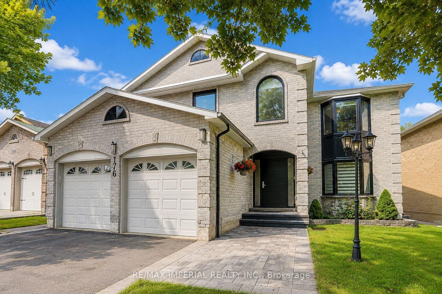 176 Timpson Drive • Aurora, ON photo 2