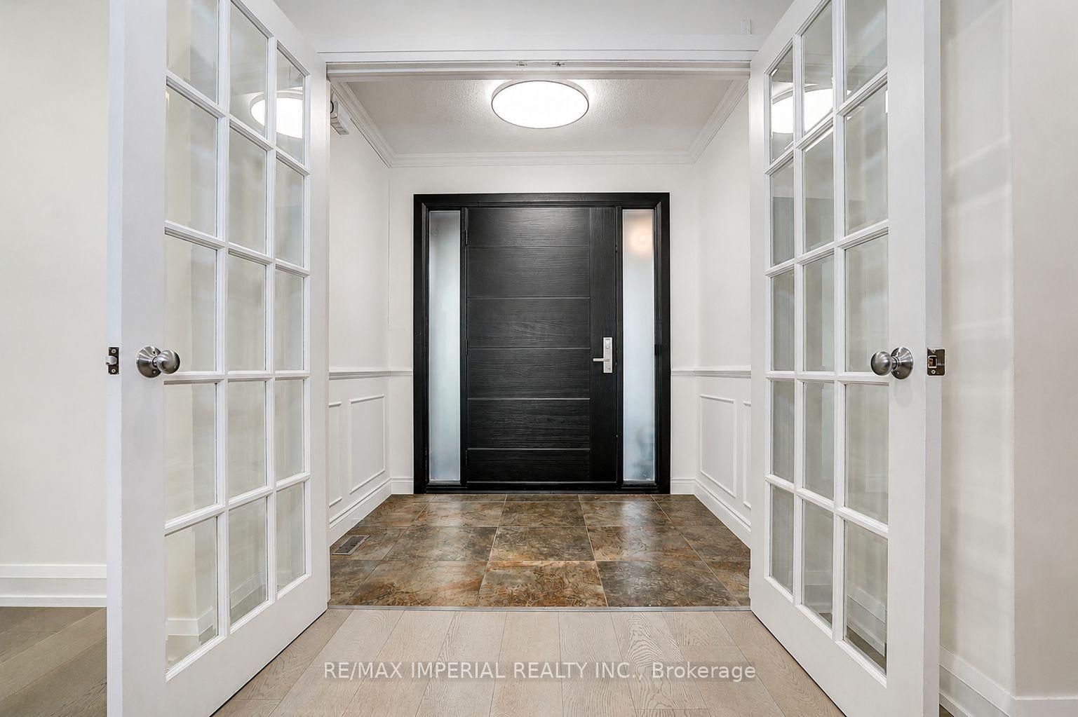 176 Timpson Drive • Aurora, ON photo 4
