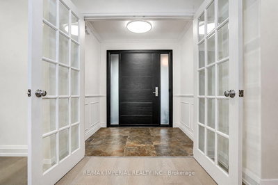 176 Timpson Drive • Aurora, ON photo 4