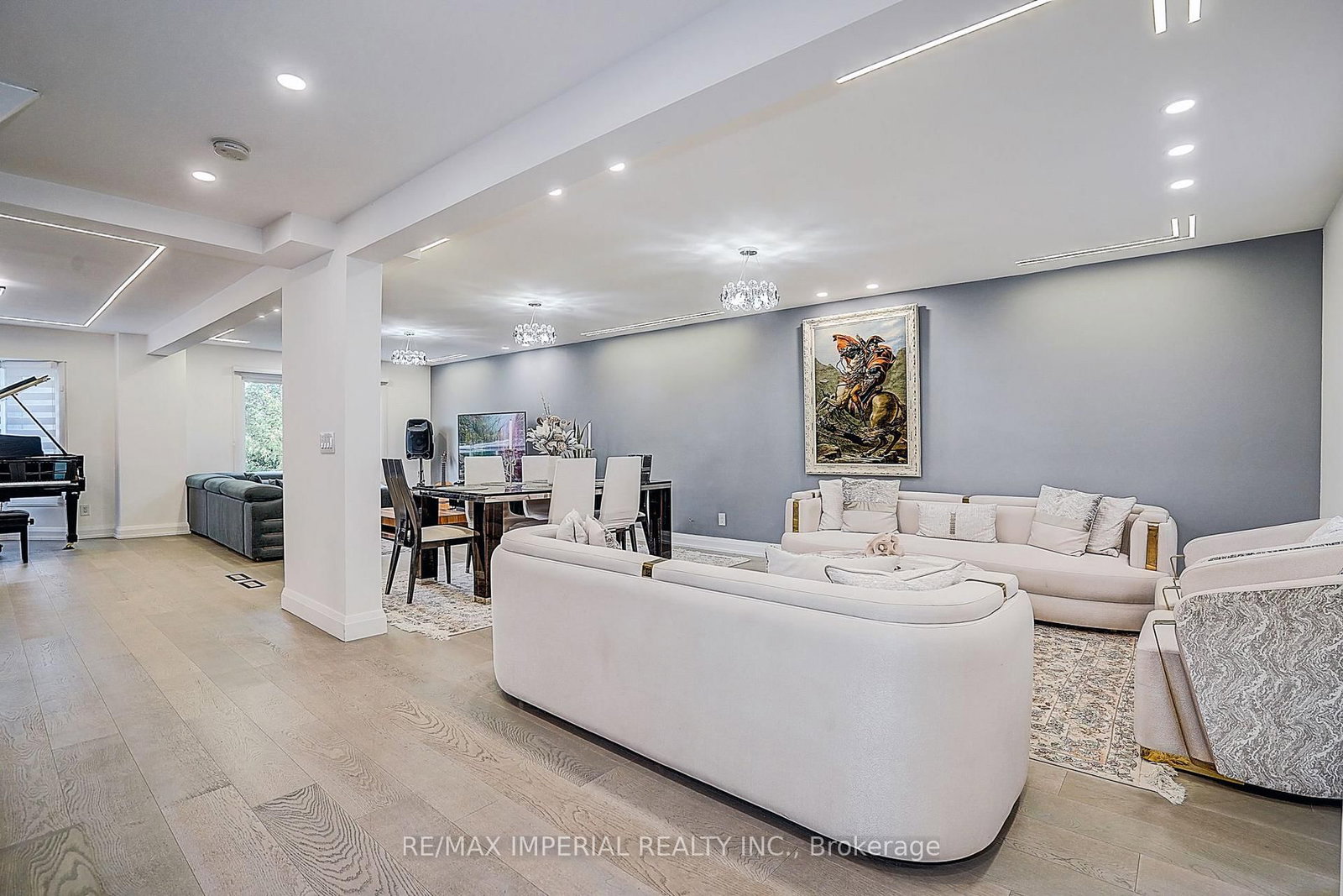 176 Timpson Drive • Aurora, ON photo 5